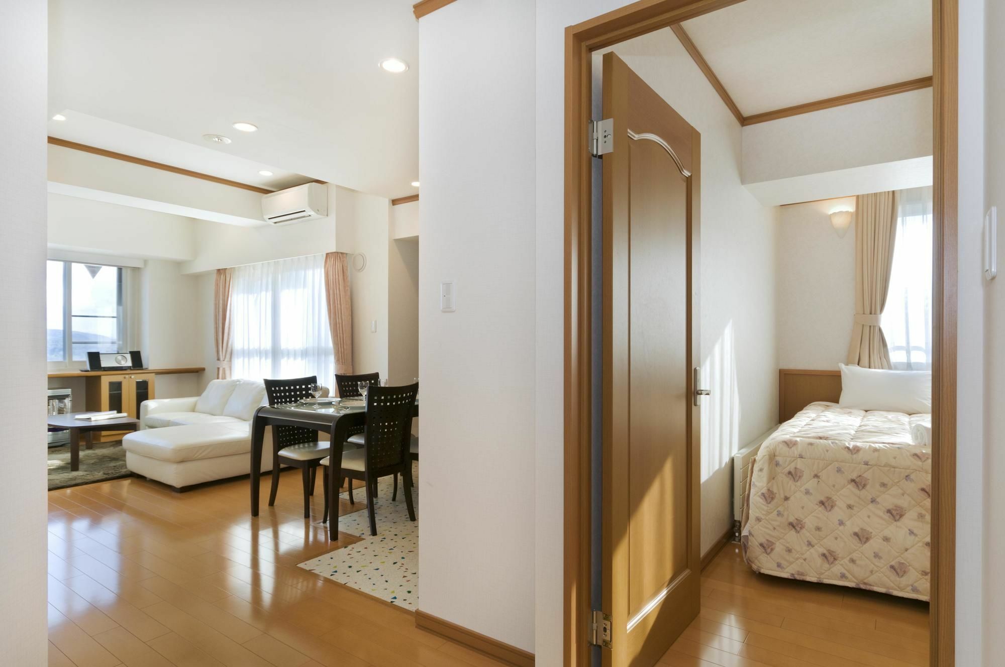 Mountainside Palace Куттян Экстерьер фото