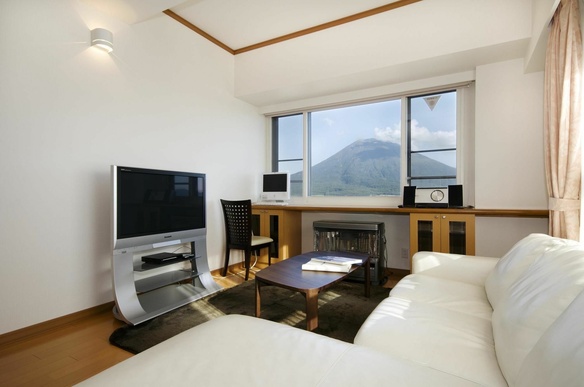 Mountainside Palace Куттян Экстерьер фото