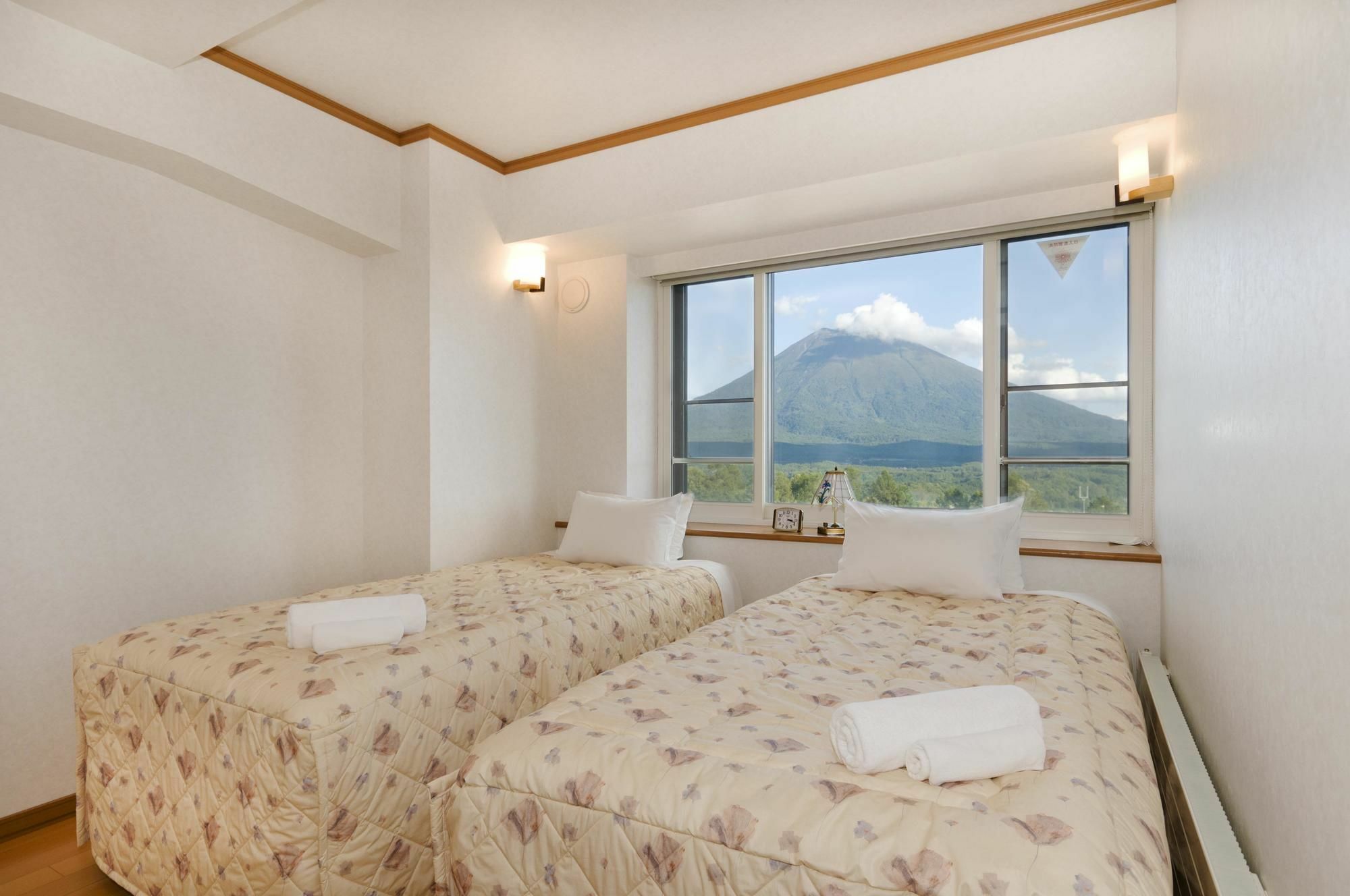Mountainside Palace Куттян Экстерьер фото