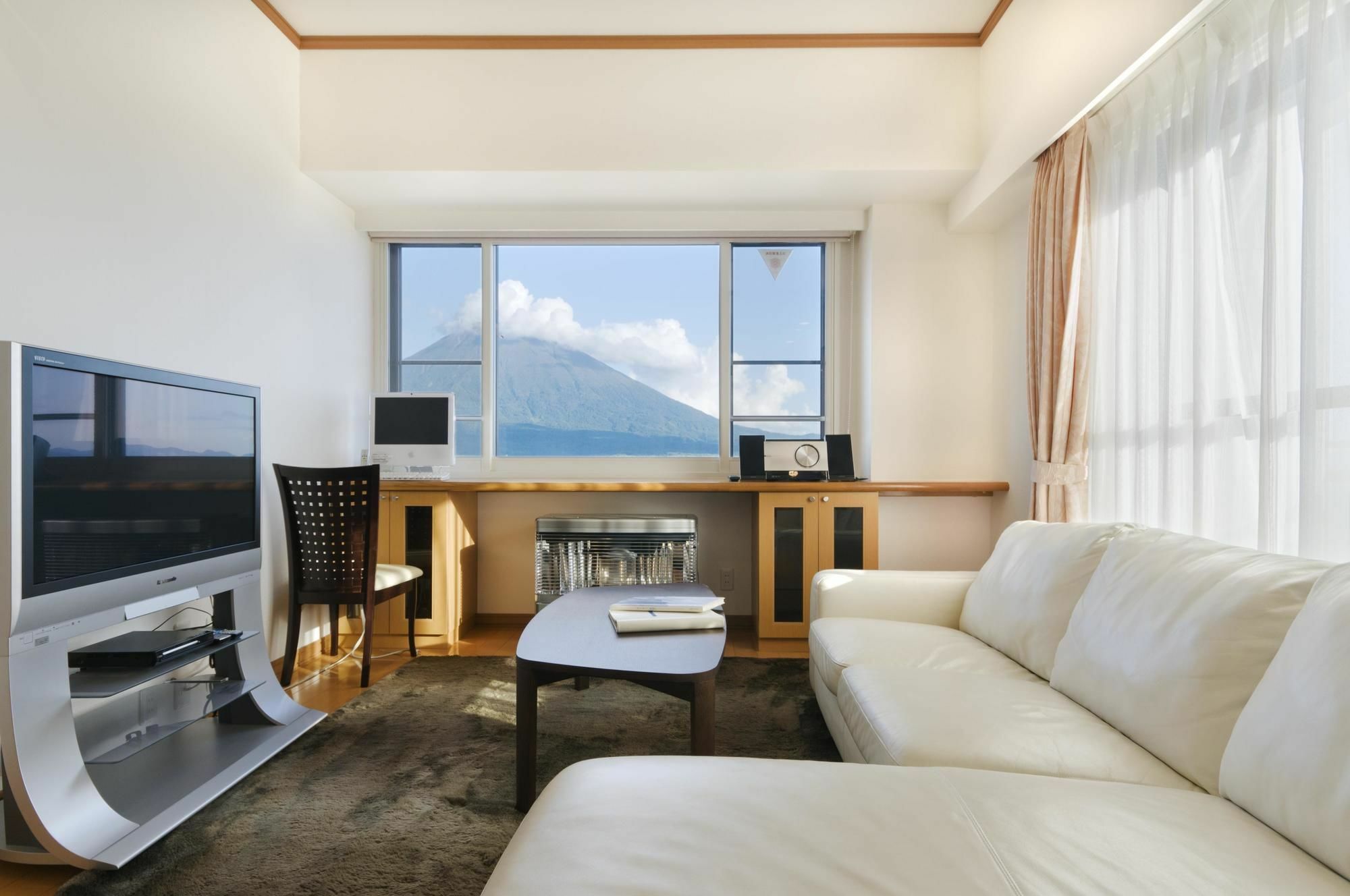 Mountainside Palace Куттян Экстерьер фото