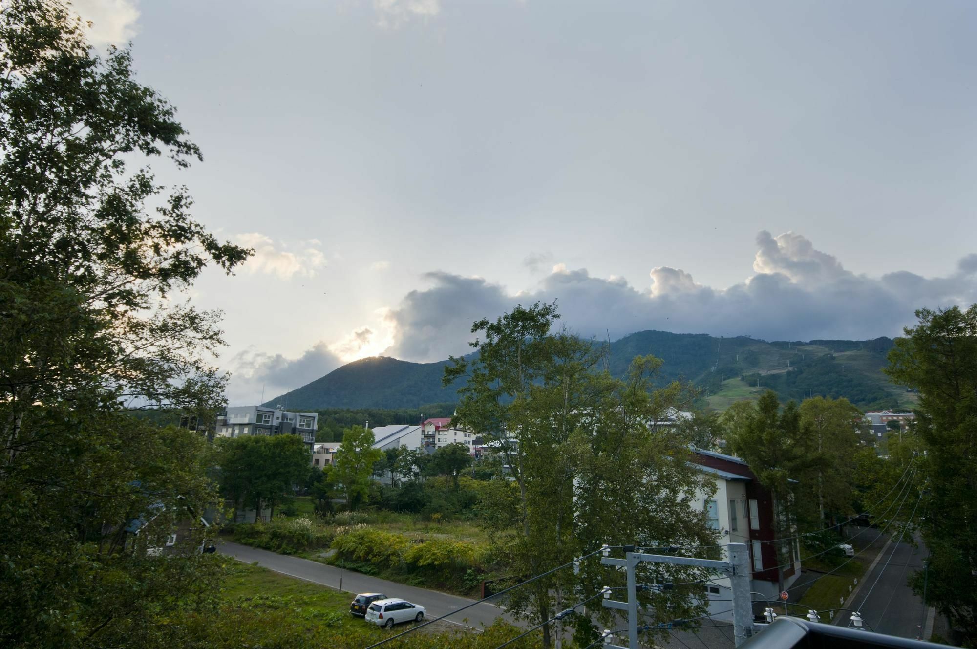 Mountainside Palace Куттян Экстерьер фото